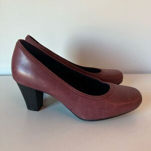 Clarks Bendables Brown Red Round Toe Comfort Leather Heels Size 6 M Office Caree